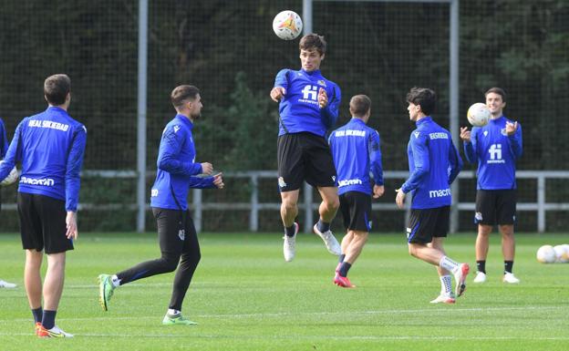 La Real Sociedad regatea a la sexta ola