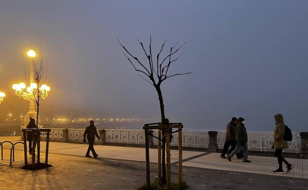 Gipuzkoa despierta sumida en la niebla