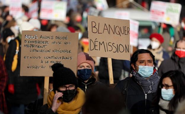 Education workers demonstrated in France to demand the resignation of the Minister of Education. 