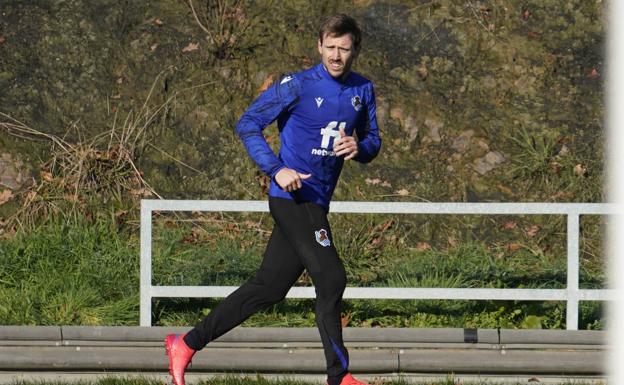 Nacho Monreal se unirá al grupo en diez días
