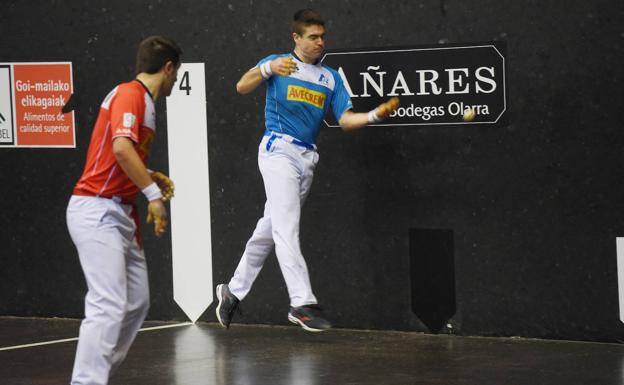 Iker Irribarria borra del mapa a los líderes (7-22)