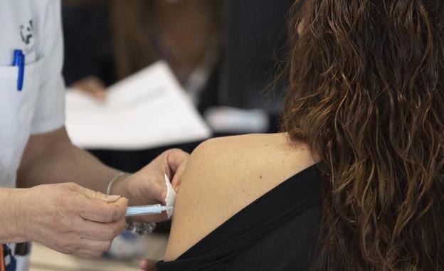 «Carece de sentido recibir la tercera dosis cuatro semanas después de superar la infección»