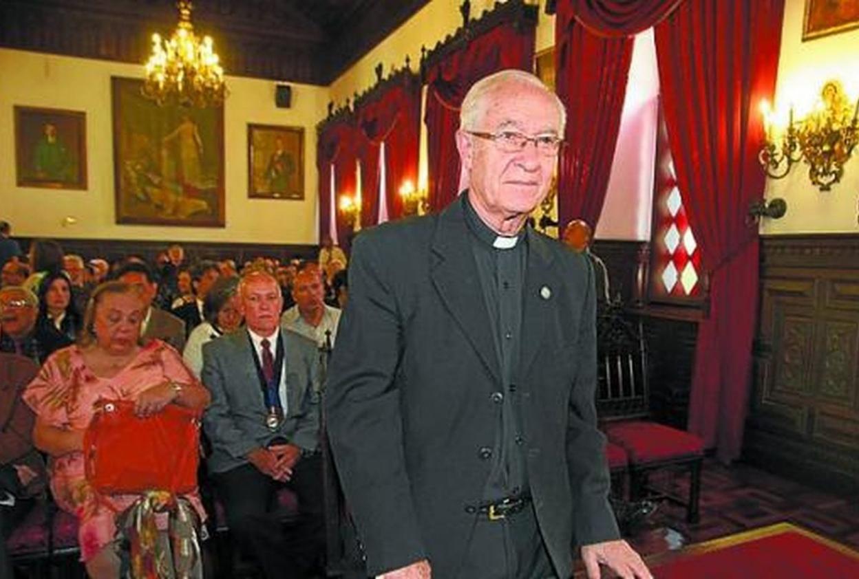 El jesuita bergarés Luis Ugalde, distinguido con el premio Sabino Arana |  El Diario Vasco
