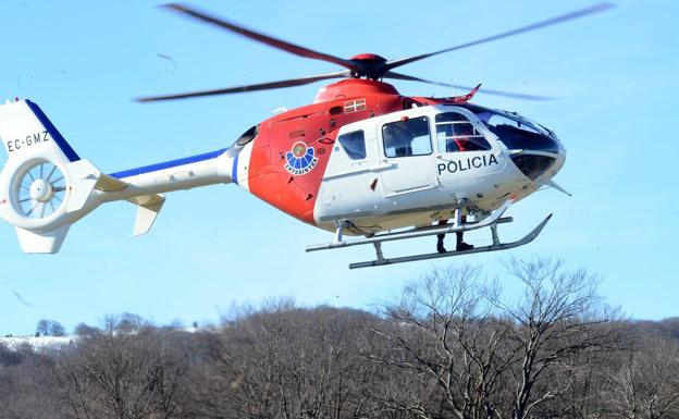 Evacúan en helicóptero a un cazador de 70 años tras sufrir una caída en Zizurkil