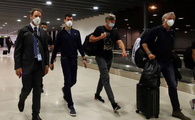 Djokovic pierde la batalla judicial con Australia y ya vuela hacia Dubai