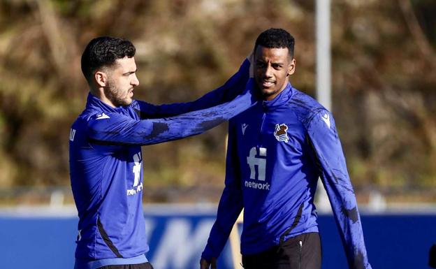 Alexander Isak y Mat Ryan vuelven al equipo