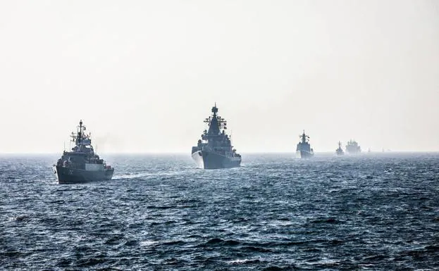 Warships participating in the military exercises of Iran, Russia and China in the Gulf of Oman.