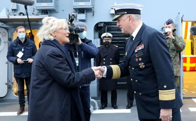 German Defense Minister Christine Lambrecht and Vice Admiral Kay Achim Schönbach in a file image.