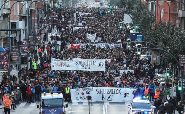 15.000 mil personas se manifiestan en Bilbao contra el pasaporte covid