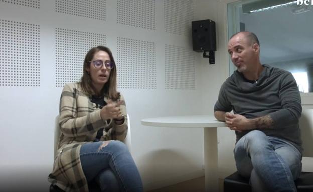 «Kantatzea eta inprobisatzea plazera da»