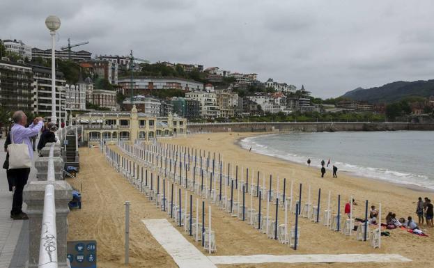 Abierto el plazo para participar en el sorteo de los toldos de las playas donostiarras