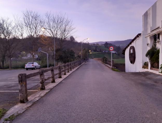 Txokoaldeko zubia itxita egongo da bihar goizean