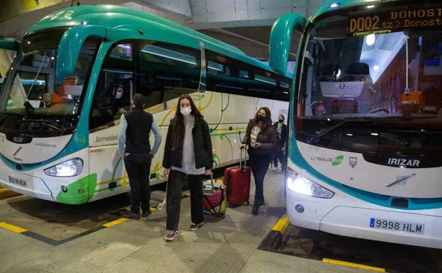 Comerciantes y conductores denuncian la escasa seguridad de la estación de autobuses de San Sebastián