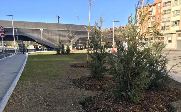 La travesía de Loiola luce su nueva imagen con amplios espacios peatonales y zonas verdes