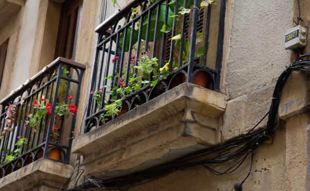 El Ayuntamiento costeará la llegada de la fibra óptica a los 300 portales de la Parte Vieja