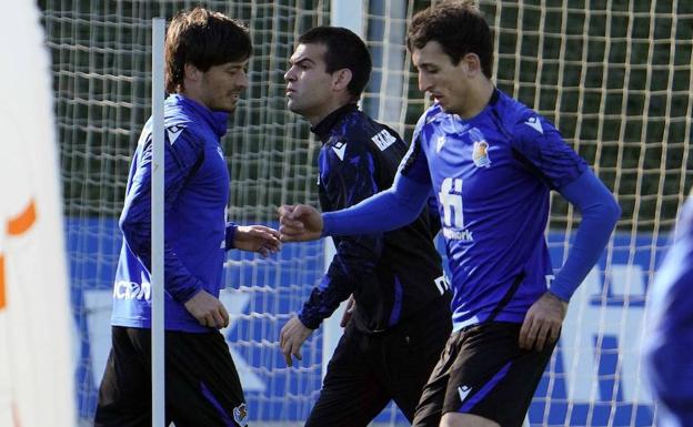 Mikel Oyarzabal, Mikel Merino y David Silva se unen a un grupo en el que no está Rafinha