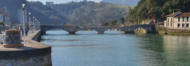 El viejo puente va recuperando su tradicional aspecto