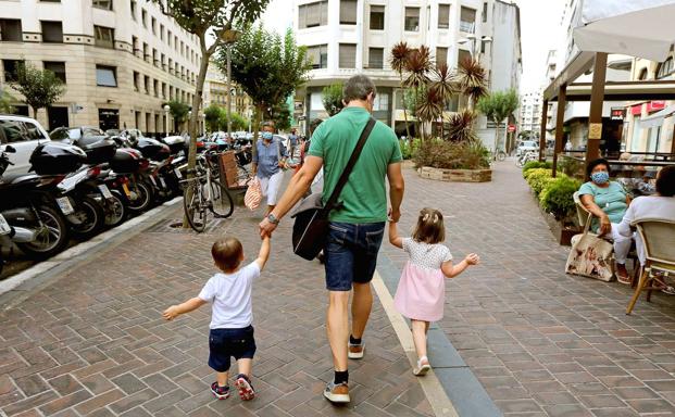 Los padres vascos son los que más excedencias cogen para cuidar de sus hijos en toda España