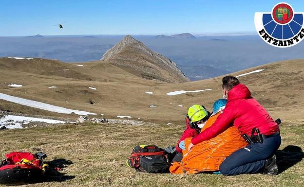 Rescatados dos montañeros en los montes Ganboa y Aratz