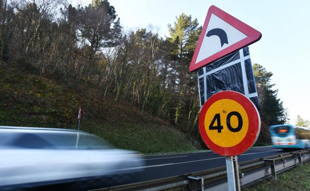 La variante este de Arrasate gana en seguridad con más adherencia, señales y velocidad limitada a 70