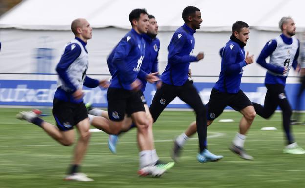 Martín Zubimendi, Aihen Muñoz y Rafael Alcántara vuelven al grupo para preparar los cuartos de Copa del Rey