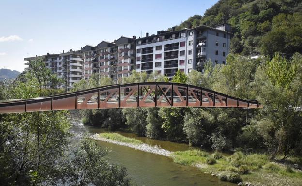 La nueva pasarela entre Larramendi y Belate se retrasa a la primavera