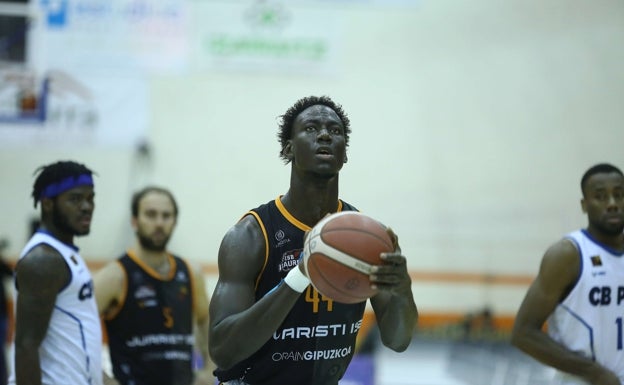 El Juaristi pierde a Thiam, su pívot titular, para lo que resta de temporada