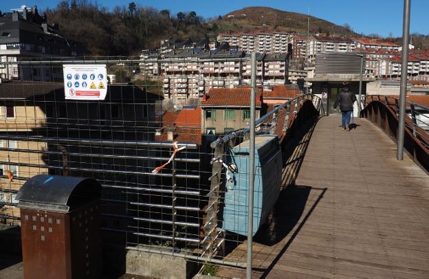 El cambio de la pasarela del ascensor de la calle San Roke costará 57.169 euros