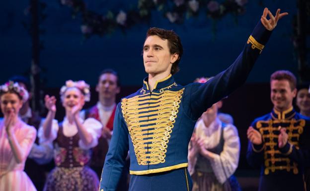 «Me dan papeles de príncipe, aunque me pegan los de malo por mi carácter»