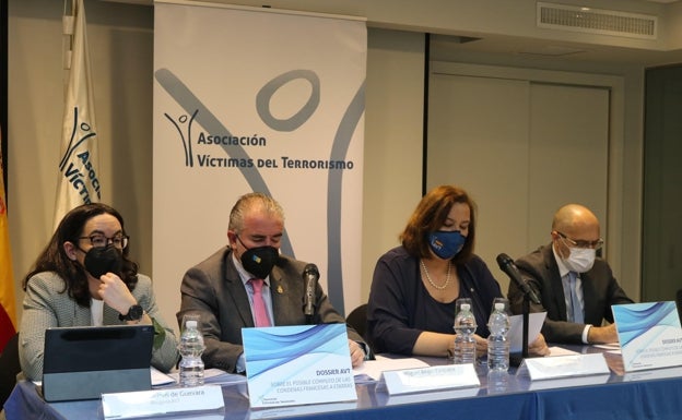 La AVT sospecha que se modificará el cómputo de las penas a 48 presos de ETA