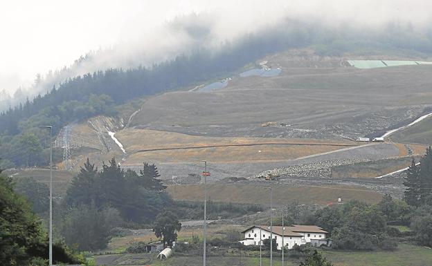 El Gobierno Vasco ordena la clausura definitiva de Zaldibar y exige ya a Verter 28,6 millones por la búsqueda de los cuerpos