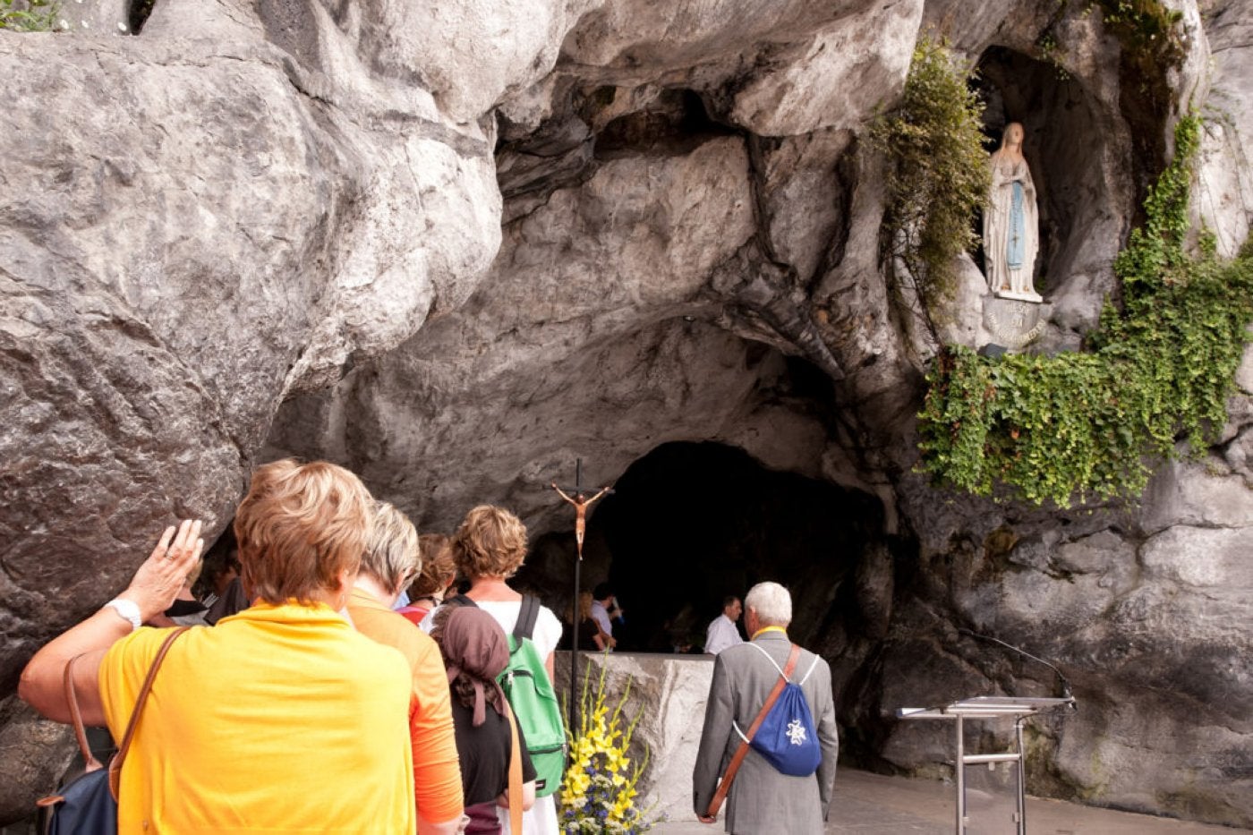 El santuario de Lourdes reabre en busca de otro milagro