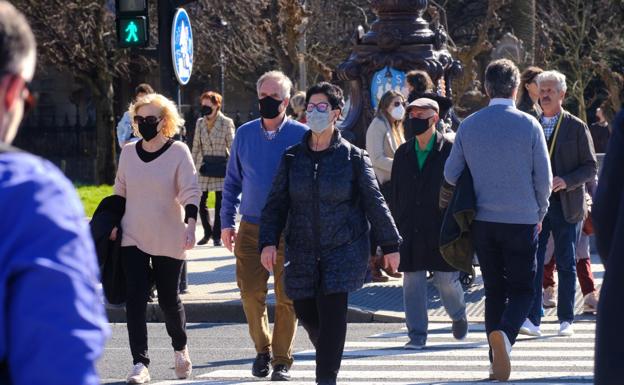 Los contagios caen un 80% en el último mes y sigue a la baja la ocupación en las UCIs