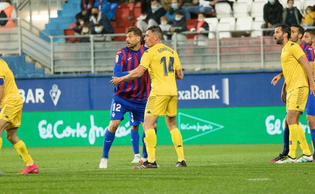 Tejero, Llorente y Yoel son duda para recibir al Fuenlabrada