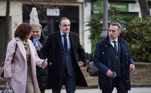 Esparza y los diputados rebeldes de UPN se disputan el apoyo de los militantes