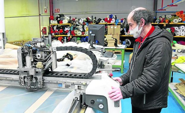 La apuesta por los desechos, desde redes de pesca hasta cáscaras de nueces