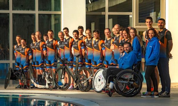 Antxintxika Triatloi Taldea afronta la nueva temporada con 45 deportistas
