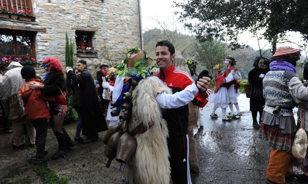 La comitiva carnavalera de 'Koko batzea' visitará cinco barrios y el centro