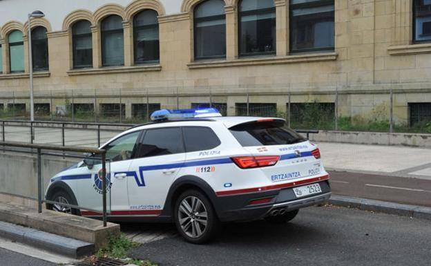 Dos varones detenidos esta madrugada en Donostia por agresión con arma blanca