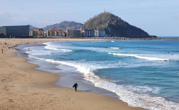 El viento en Loiu obliga a desviar a Hondarribia un vuelo procedente de Madrid