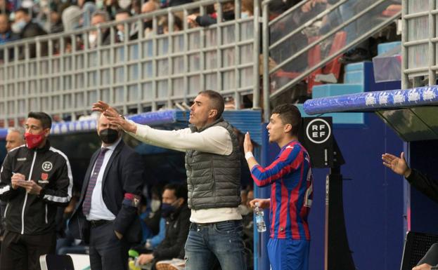 El Eibar fortalece su apartado defensivo