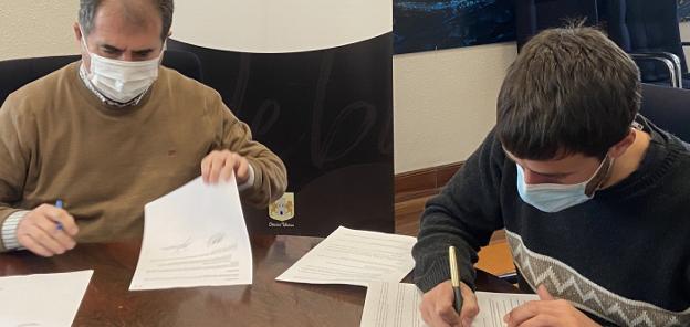 El Ayuntamiento de Deba y la Fundación Cita Alzheimer firman un convenio para dos años