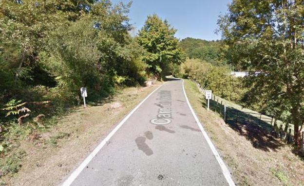 Fallece un joven de 21 años de Arraioz al caer con su coche por un talud en Baztan