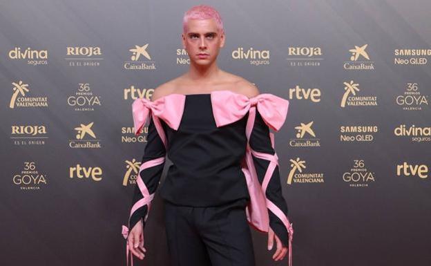 Eduardo Casanova denuncia los mensajes de «profundo odio» recibidos por su estilismo en los Goya