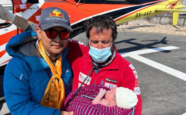 Alex Txikon, matrón por sorpresa