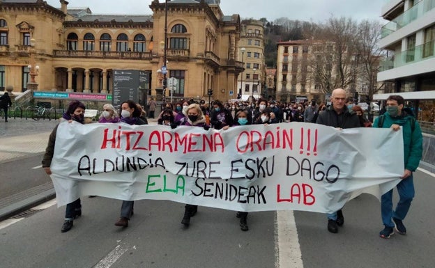 Las trabajadoras de residencias vuelven a salir a las calles y reclaman reunirse con la Diputación