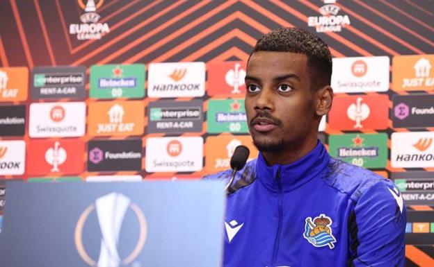 Alexander Isak: «Yo me veo como punta y el entrenador, también»