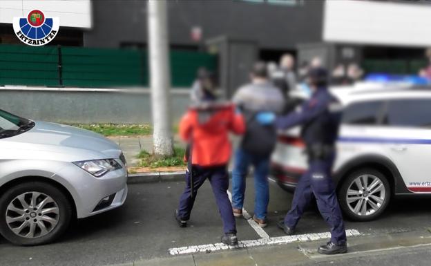 Ingresa en la cárcel de Martutene un joven que amenazaba a menores para obtener fotos de contenido sexual