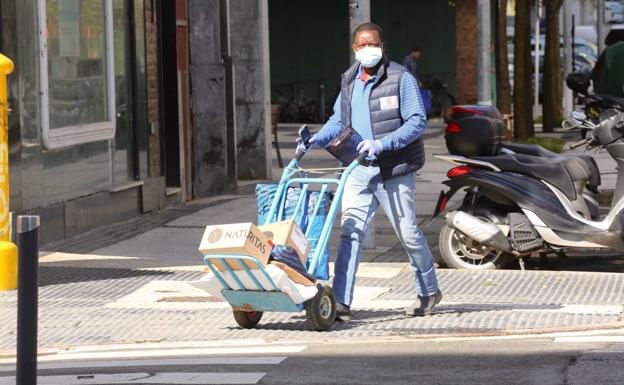El comercio electrónico sigue al alza en Euskadi y ya lo utilizan cuatro de cada diez guipuzcoanos