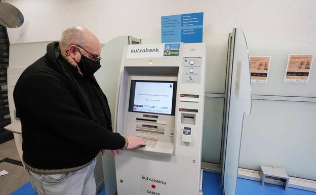 La banca cierra el plan para atender mejor a los mayores y se da seis meses de plazo